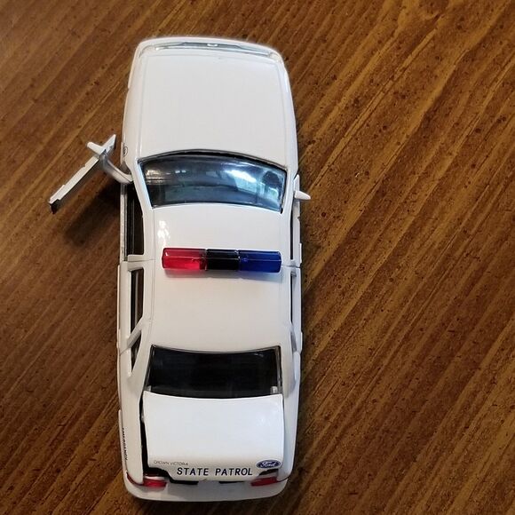 Nebraska State Patrol Road Champs die cast police car 1:43 scale - Picture 11 of 12